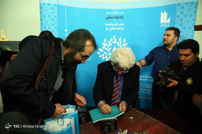 آیین رونمایی از مجموعه برگزیده آثار لوریس چکناواریان