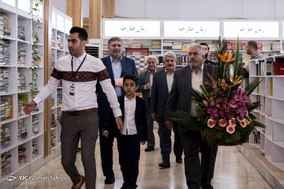 جشن امضای کتاب شعر پرواز ۶۹ اثر شایان مصلح