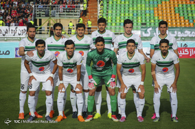 دیدار تیم های فوتبال ذوب آهن اصفهان و پرسپولیس