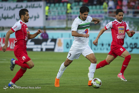 دیدار تیم های فوتبال ذوب آهن اصفهان و پرسپولیس