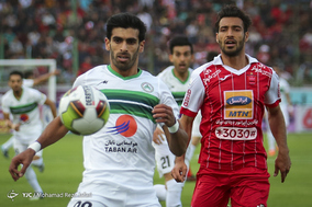 دیدار تیم های فوتبال ذوب آهن اصفهان و پرسپولیس