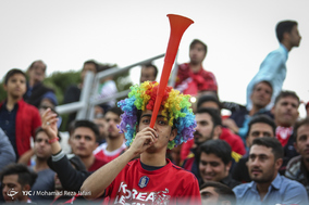 دیدار تیم های فوتبال ذوب آهن اصفهان و پرسپولیس