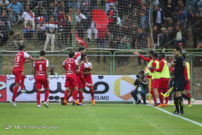 دیدار تیم های فوتبال ذوب آهن اصفهان و پرسپولیس