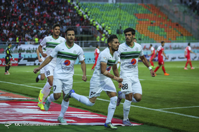دیدار تیم های فوتبال ذوب آهن اصفهان و پرسپولیس