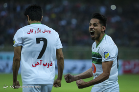 دیدار تیم های فوتبال ذوب آهن اصفهان و پرسپولیس