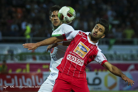 دیدار تیم های فوتبال ذوب آهن اصفهان و پرسپولیس