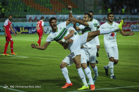 دیدار تیم های فوتبال ذوب آهن اصفهان و پرسپولیس