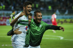 دیدار تیم های فوتبال ذوب آهن اصفهان و پرسپولیس