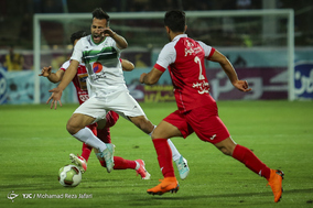 دیدار تیم های فوتبال ذوب آهن اصفهان و پرسپولیس