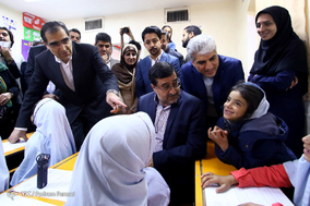 بازدید وزیر بهداشت از مرکز آموزشی پرتو ویژه کودکان کار