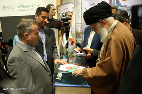 بازدید رهبر انقلاب اسلامی از نمایشگاه کالای ایرانی