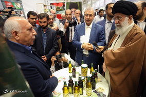 بازدید رهبر انقلاب اسلامی از نمایشگاه کالای ایرانی