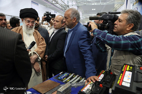 بازدید رهبر انقلاب اسلامی از نمایشگاه کالای ایرانی