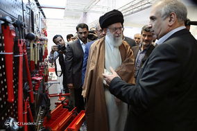 بازدید رهبر انقلاب اسلامی از نمایشگاه کالای ایرانی