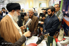 بازدید رهبر انقلاب اسلامی از نمایشگاه کالای ایرانی