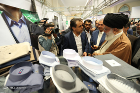 بازدید رهبر انقلاب اسلامی از نمایشگاه کالای ایرانی