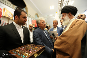 بازدید رهبر انقلاب اسلامی از نمایشگاه کالای ایرانی