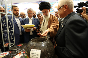 بازدید رهبر انقلاب اسلامی از نمایشگاه کالای ایرانی