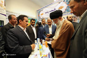 بازدید رهبر انقلاب اسلامی از نمایشگاه کالای ایرانی