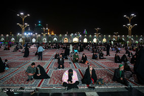 حال و هوای حرم مطهر رضوی در شب میلاد امام زمان (عج)