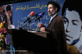 آئیین رونمایی از کتاب سرباز کوچک امام
