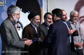 آئیین رونمایی از کتاب سرباز کوچک امام