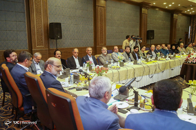 نشست رئیس رسانه ملی با هنرمندان عرصه پویا نمایی