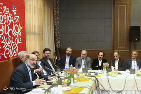 نشست رئیس رسانه ملی با هنرمندان عرصه پویا نمایی