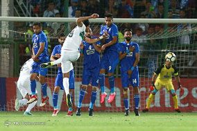 دیدار تیم های فوتبال ذوب آهن اصفهان و استقلال تهران-2