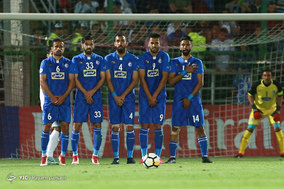دیدار تیم های فوتبال ذوب آهن اصفهان و استقلال تهران-2