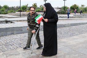 پیاده روی بازنشستگان در دریاچه خلیج فارس