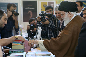 بازدید رهبر انقلاب از سی و‌‌ یکمین نمایشگاه بین‌المللی کتاب تهران