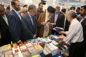 بازدید رهبر انقلاب از سی و‌‌ یکمین نمایشگاه بین‌المللی کتاب تهران