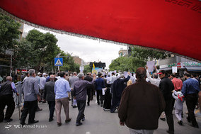 راهپیمایی نمازگزاران نماز جمعه مشهد در علیه مواضع اخیر دولت آمریکا