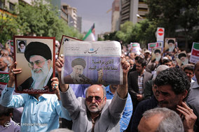 راهپیمایی نمازگزاران نماز جمعه مشهد در علیه مواضع اخیر دولت آمریکا