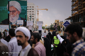 راهپیمایی نمازگزاران نماز جمعه مشهد در علیه مواضع اخیر دولت آمریکا