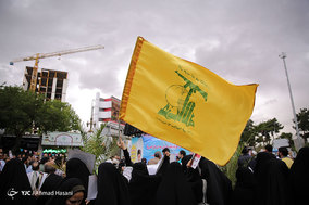 راهپیمایی نمازگزاران نماز جمعه مشهد در علیه مواضع اخیر دولت آمریکا