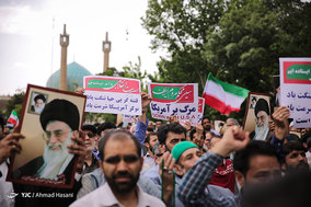 راهپیمایی نمازگزاران نماز جمعه مشهد در علیه مواضع اخیر دولت آمریکا