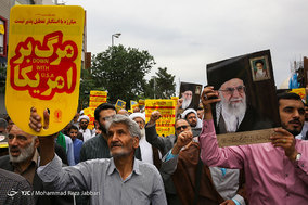 راهپیمایی ضداستکباری مردم قم پس از اقامه نماز جمعه
