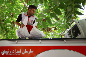 بسته بندی مواد غذایی هلال احمر برای نیازمندان