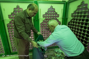 غبارروبی آستان مقدس امام زاده عبدالله همدان
