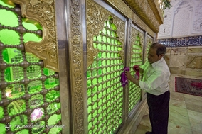 غبارروبی آستان مقدس امام زاده عبدالله همدان