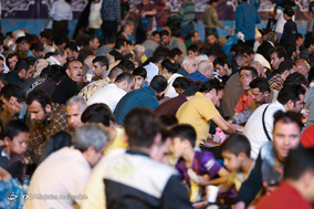 مراسم سفره افطاری در میدان امام حسین(ع)