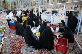 ضیافت افطار در حرم امام رضا (ع)‎