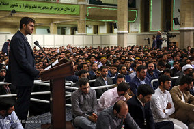 دیدار جمعی از دانشجویان با رهبر معظم انقلاب