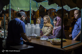 سی تیر، غذا و معاشرت تا دم صبح