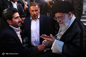 دیدار شاعران و استادان زبان و ادب پارسی با مقام معظم رهبری