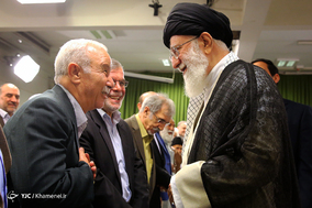 دیدار شاعران و استادان زبان و ادب پارسی با مقام معظم رهبری