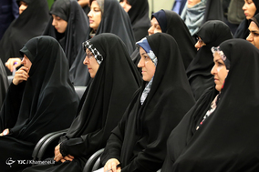 دیدار شاعران و استادان زبان و ادب پارسی با مقام معظم رهبری