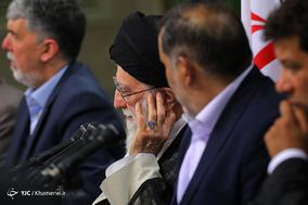 دیدار شاعران و استادان زبان و ادب پارسی با مقام معظم رهبری